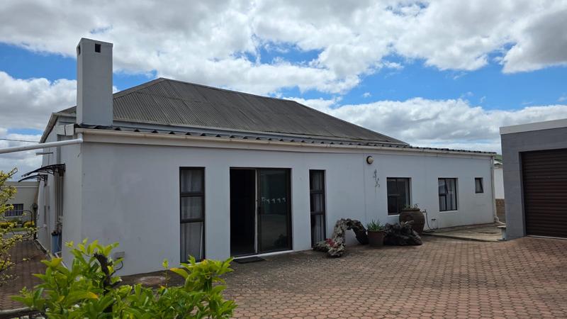 4 Bedroom Property for Sale in Albertinia Western Cape